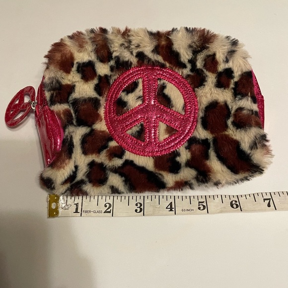 Make up bag bundle of 2- leopard print w/hot pink peace sign, gold cheetah print - Picture 7 of 12